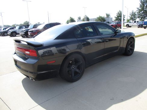 Used 2011 Dodge Charger R/T RWD image 4