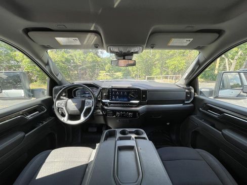 Used 2024 Chevrolet Silverado 2500 LT AWD/4WD image 15