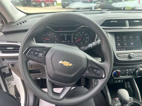 Used 2023 Chevrolet TrailBlazer LS AWD/4WD image 14