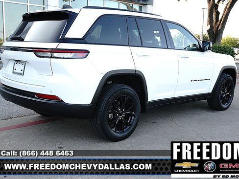 Used 2024 Jeep Grand Cherokee Altitude RWD image 37