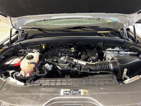 Used 2023 Jeep Grand Cherokee Altitude image 27