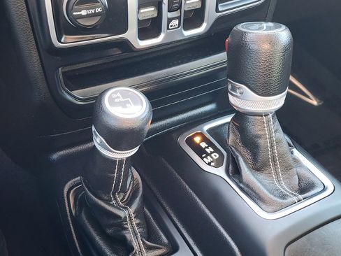 Used 2020 Jeep Wrangler Unlimited Sahara image 21