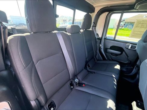 Used 2023 Jeep Gladiator Sport AWD/4WD image 27