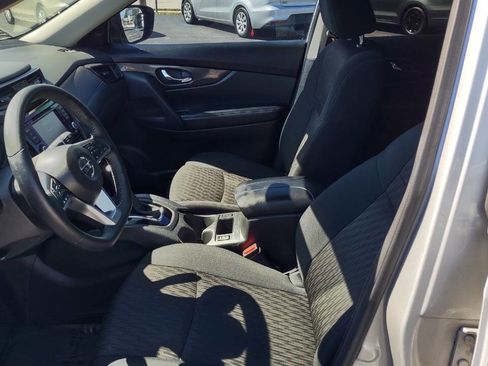 Used 2018 Nissan Rogue SV image 11