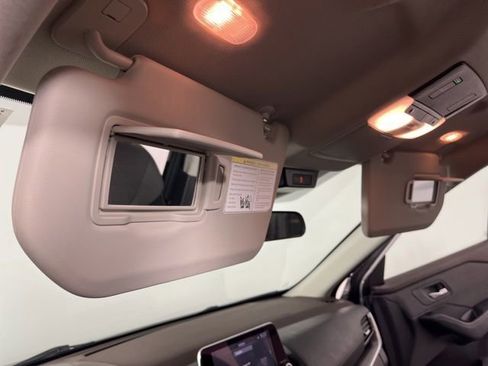 Used 2022 Nissan Rogue SV FWD image 34