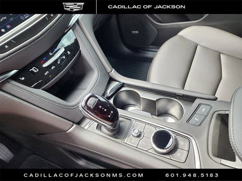 New 2025 Cadillac XT5 Luxury image 12