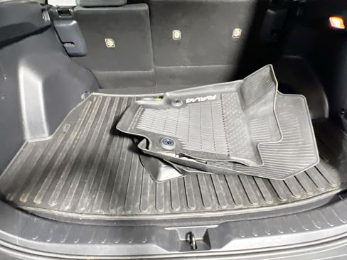 Used 2019 Toyota RAV4 LE FWD image 33
