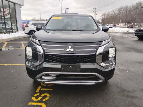 Used 2025 Mitsubishi Outlander SE image 3