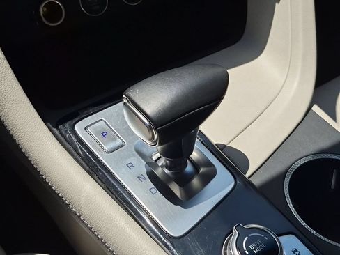 Used 2025 Genesis G70 2.5T RWD image 20