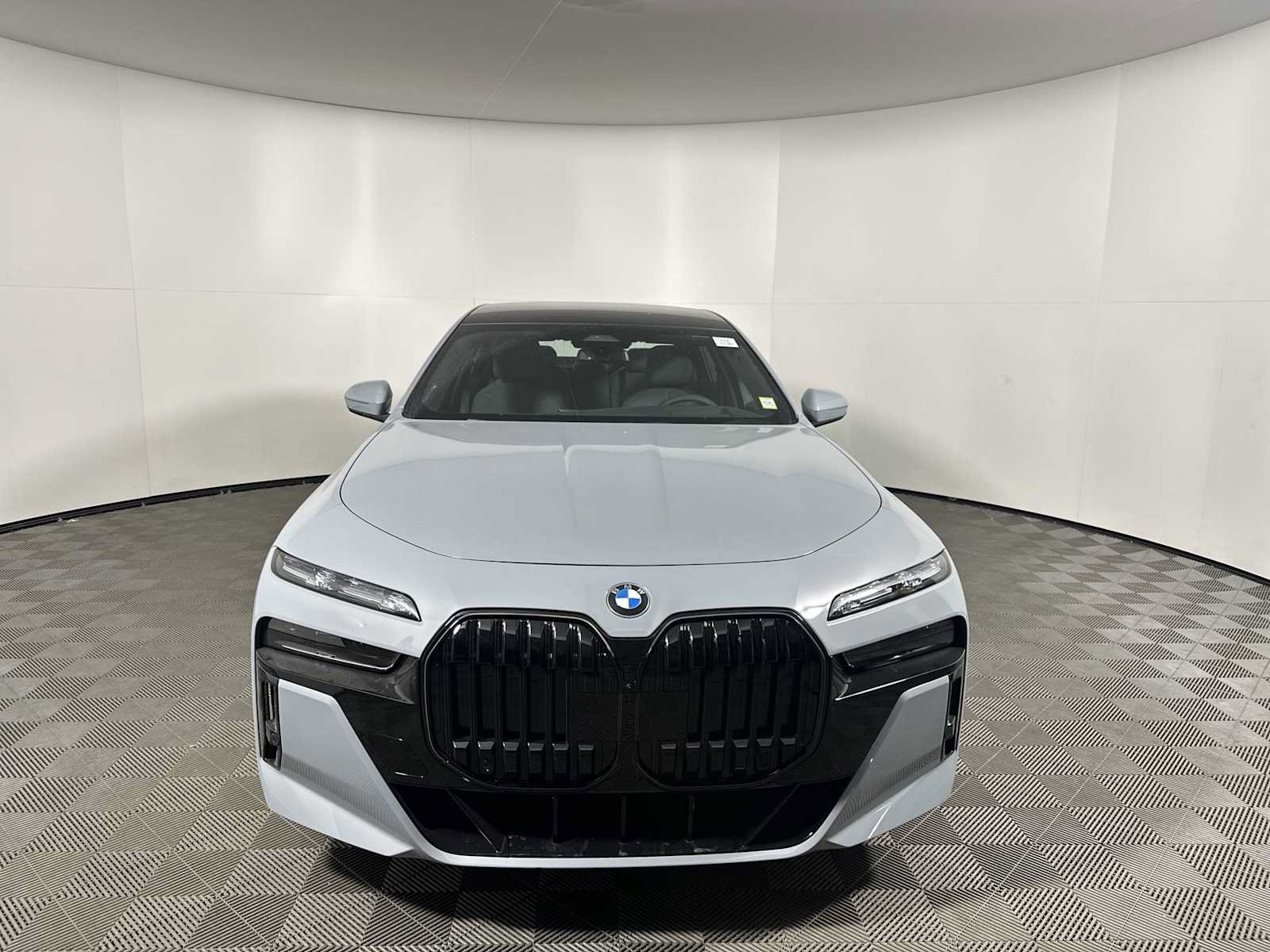 New 2026 BMW 760i xDrive w/ Executive Package AWD/4WD image 5