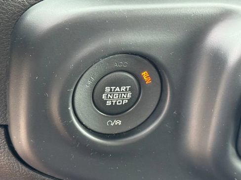 Used 2018 Jeep Wrangler Unlimited Sahara AWD/4WD image 24