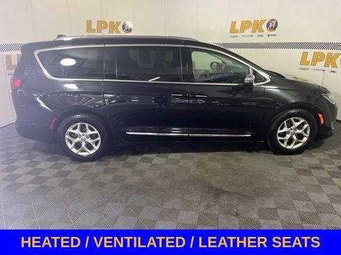 Used 2020 Chrysler Pacifica Limited FWD image 2