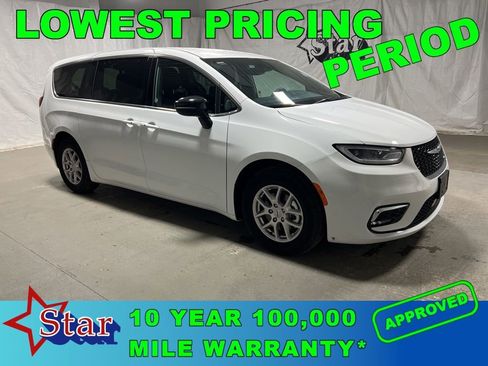 Used 2025 Chrysler Pacifica Select image 1