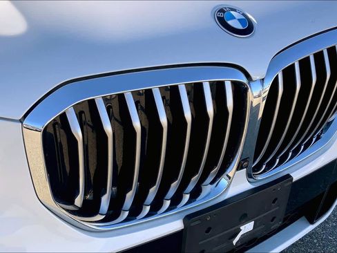 Used 2023 BMW X5 xDrive40i w/ M Sport Package image 31