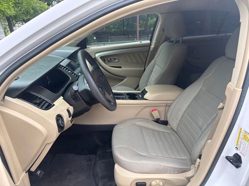 Used 2017 Ford Taurus SE FWD image 17