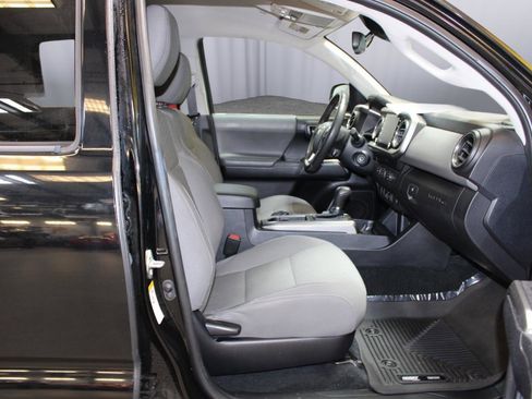 Used 2020 Toyota Tacoma SR5 RWD image 38