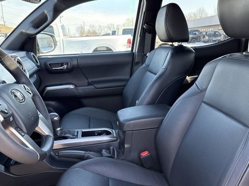 Used 2023 Toyota Tacoma Limited image 5