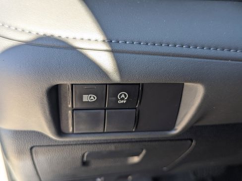 Used 2023 Toyota Highlander L FWD image 31