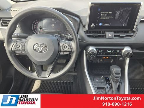Used 2025 Toyota RAV4 XLE FWD image 29