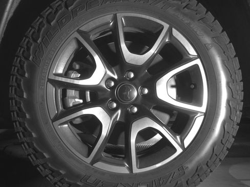 Used 2025 Jeep Compass Trailhawk AWD/4WD image 12