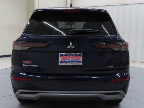 New 2025 Mitsubishi Outlander SE image 4