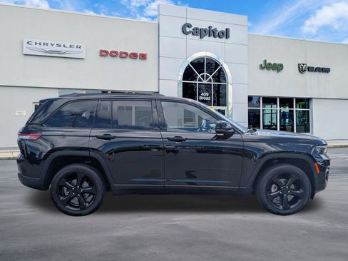 Used 2023 Jeep Grand Cherokee Altitude AWD/4WD image 2