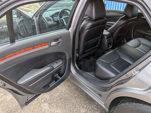 Used 2012 Chrysler 300 Limited image 21