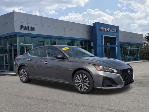 Used 2025 Nissan Altima 2.5 SV FWD image 24