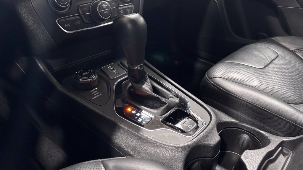 Used 2020 Jeep Cherokee Limited AWD/4WD image 15