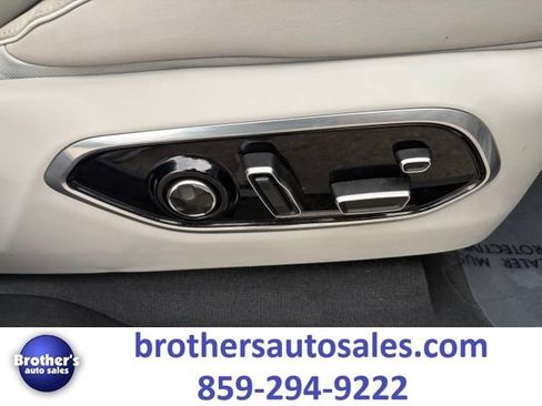 Used 2023 Jeep Grand Cherokee L Summit w/ Luxury Tech Group V AWD/4WD image 47