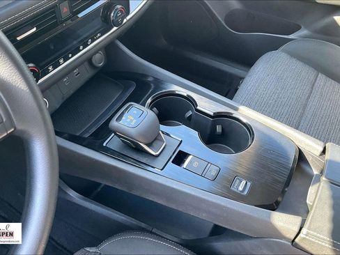 Used 2023 Nissan Rogue SV image 13