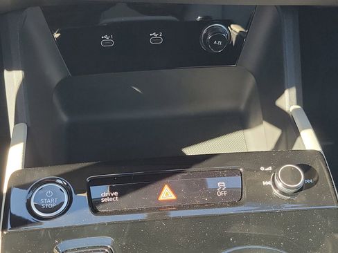 New 2025 Audi Q6 e-tron Premium image 27