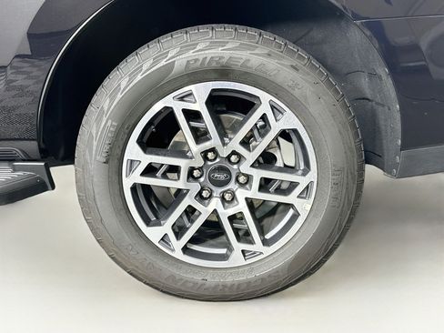 Used 2025 Ford Expedition Active AWD/4WD image 11