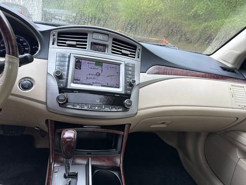 Used 2011 Toyota Avalon Limited image 20
