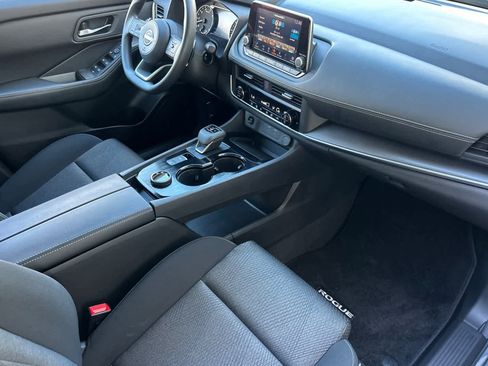 Used 2024 Nissan Rogue SV image 17
