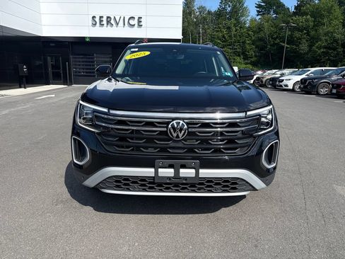 Used 2025 Volkswagen Atlas Peak Edition SE AWD/4WD image 8