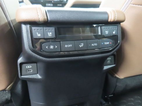 Used 2025 Toyota Grand Highlander AWD Hybrid image 14