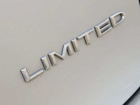 Used 2024 Chrysler Pacifica Limited image 15