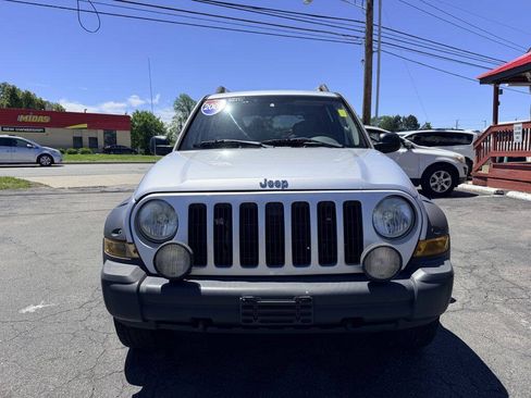 Used 2006 Jeep Liberty Renegade AWD/4WD image 2