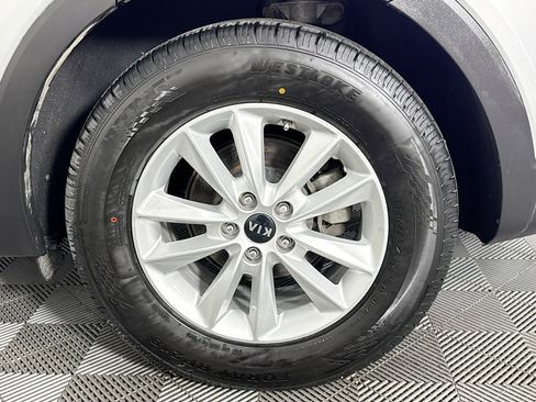 Used 2020 Kia Sorento LX image 31