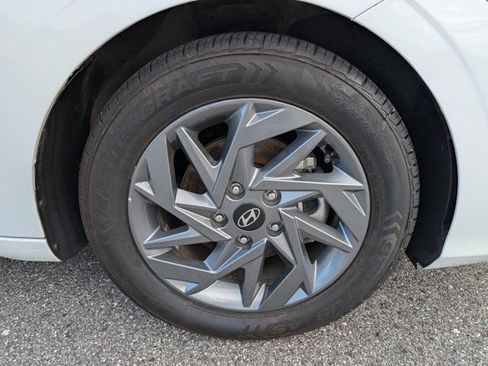 Used 2024 Hyundai Elantra SEL FWD image 13