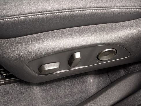 New 2026 Chevrolet Traverse LT image 11