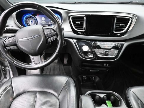 Used 2020 Chrysler Pacifica Touring-L w/ Advanced Safetytec Group AWD/4WD image 14