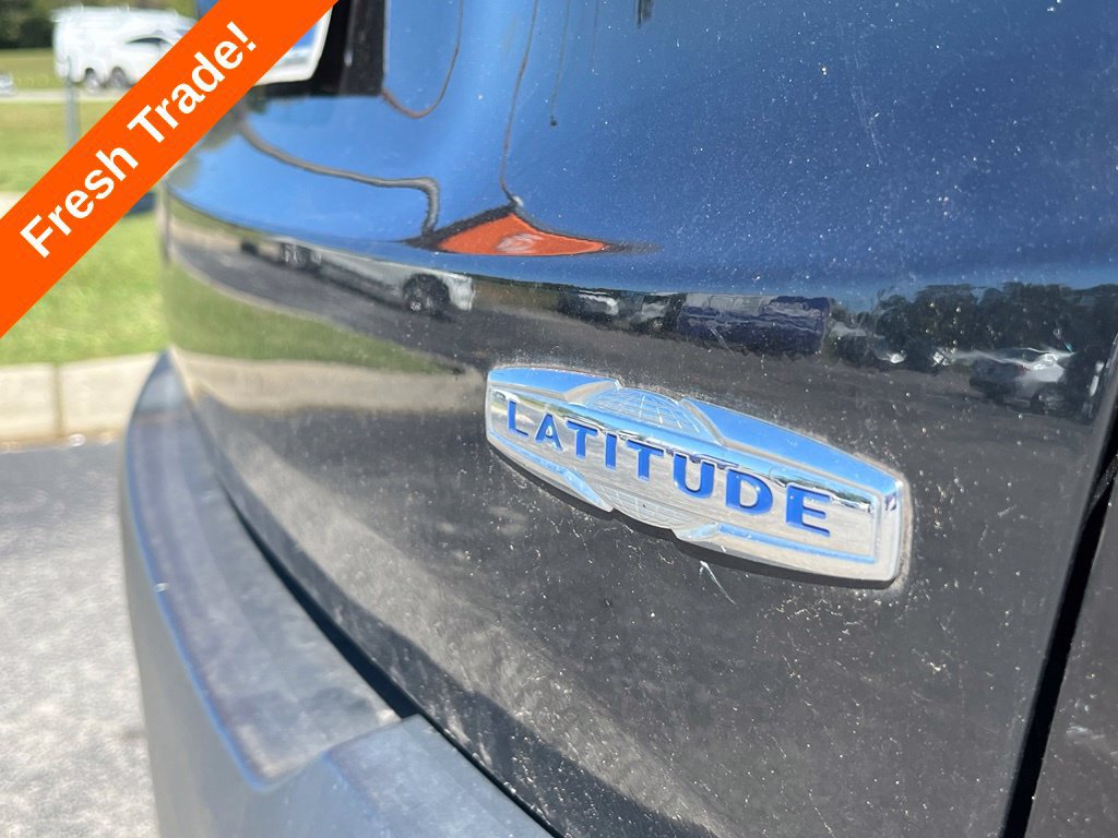 Used 2017 Jeep Renegade Latitude FWD image 11