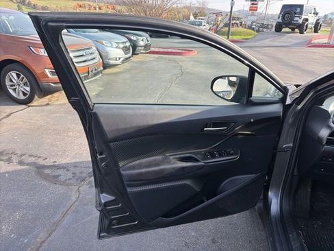 Used 2018 Toyota C-HR XLE image 13