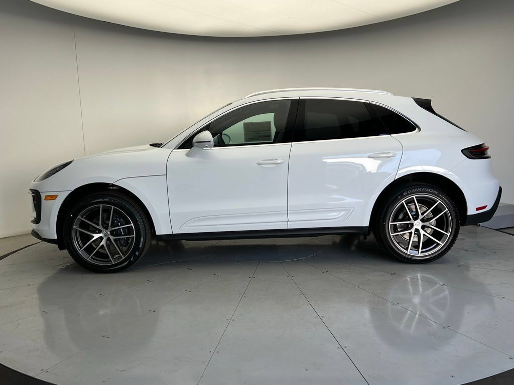Certified 2026 Porsche Macan AWD/4WD image 2