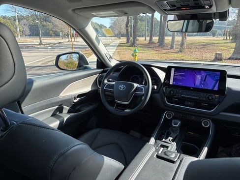 Used 2024 Toyota Grand Highlander Limited image 25