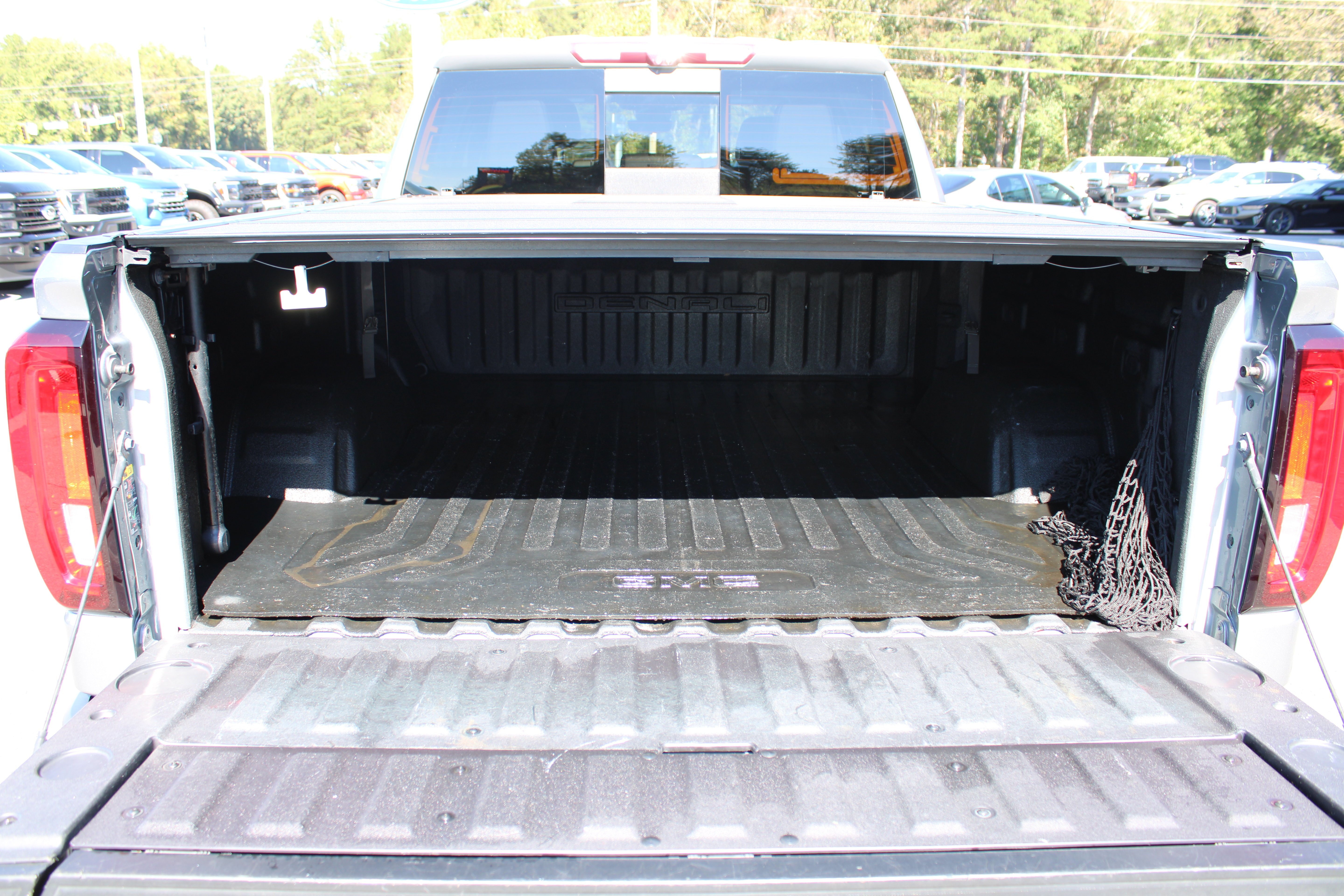 Used 2023 GMC Sierra 1500 Denali w/ Denali Reserve Package AWD/4WD image 9