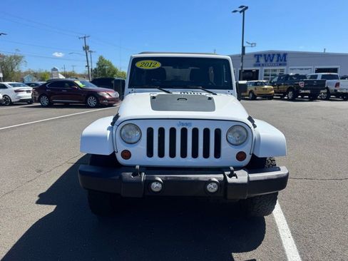 Used 2012 Jeep Wrangler Unlimited Sahara AWD/4WD image 2