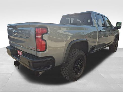 Used 2025 Chevrolet Silverado 2500 ZR2 w/ Technology Package AWD/4WD image 10
